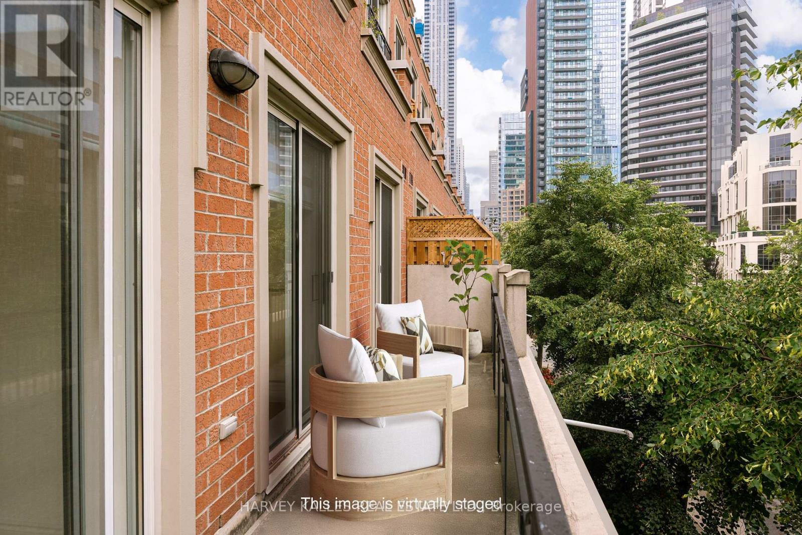 Photo 3 of 302 77 Mcmurrich Street, Toronto ON