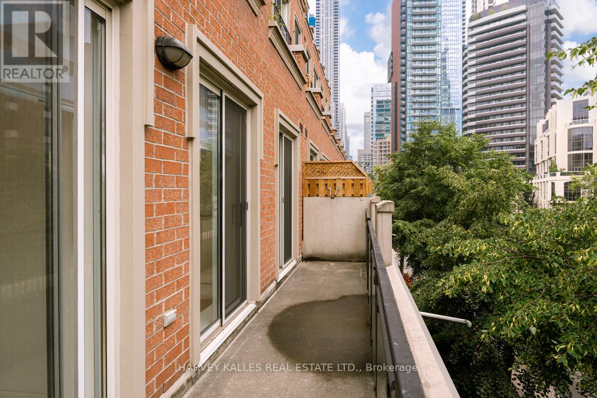 Photo 40 of 302 77 Mcmurrich Street, Toronto ON