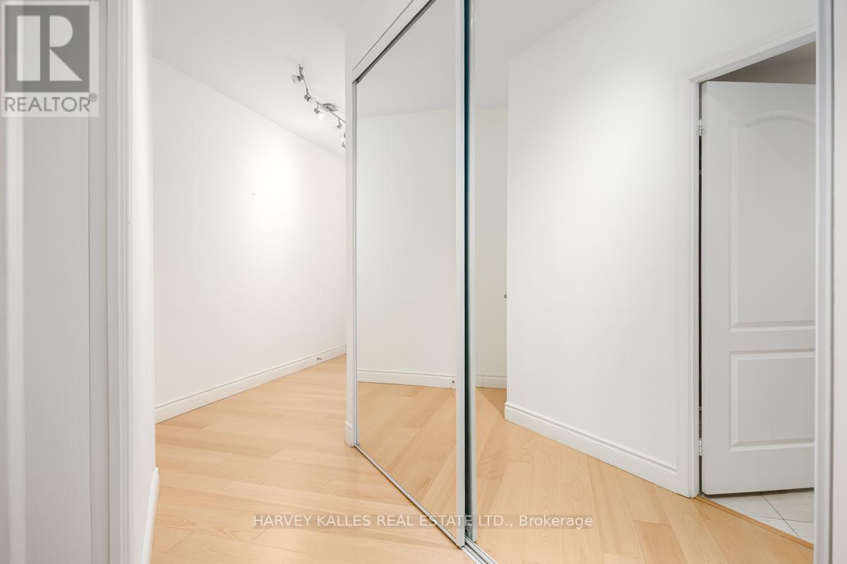 Photo 11 of 302 77 Mcmurrich Street, Toronto ON