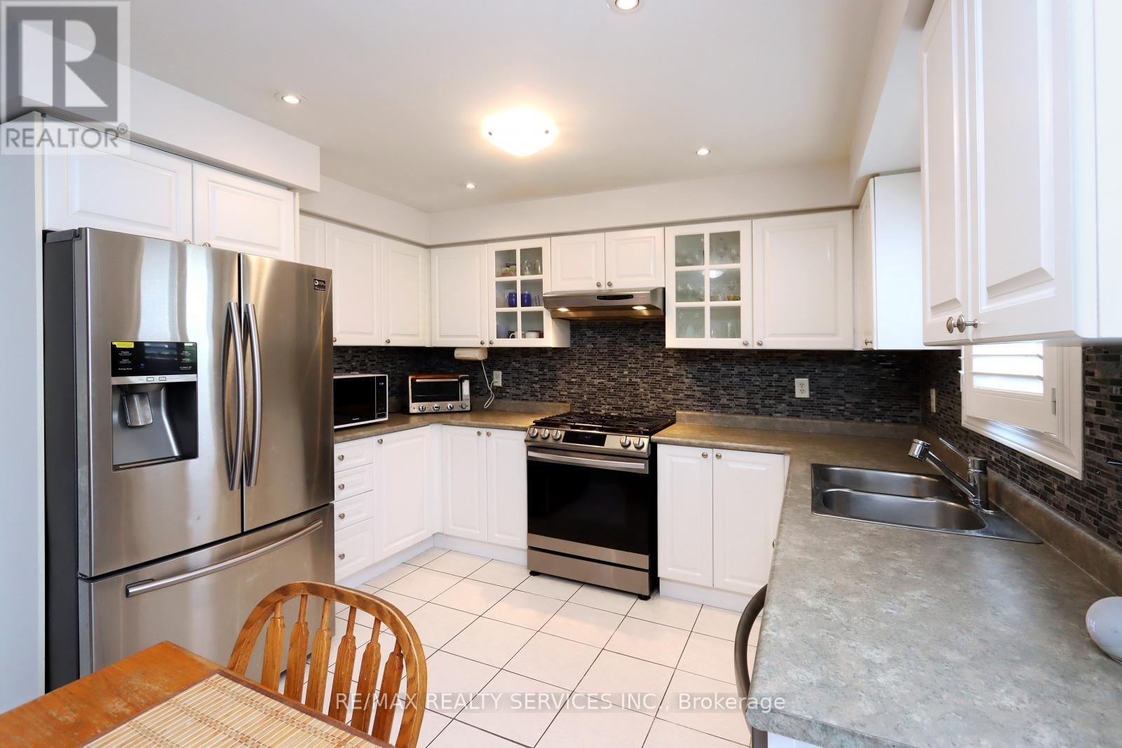 Photo 11 of 28 Hoile Drive, Ajax ON
