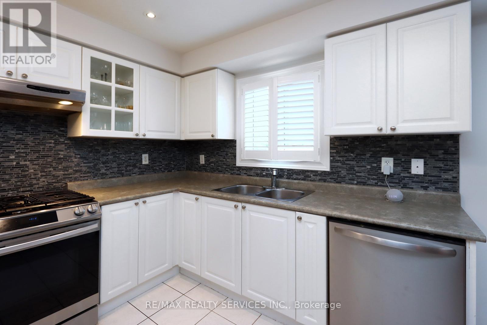 Photo 20 of 28 Hoile Drive, Ajax ON