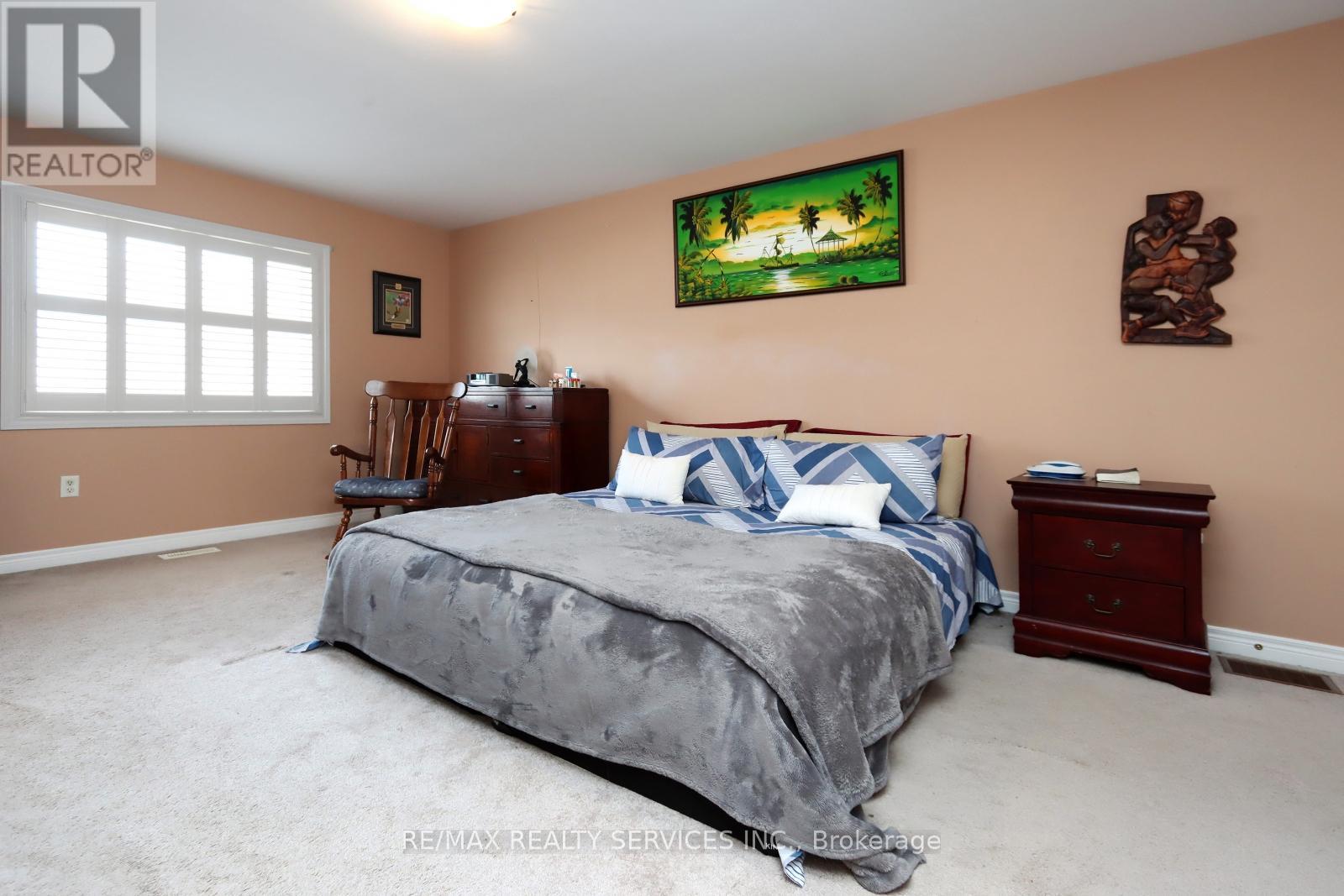 Photo 5 of 28 Hoile Drive, Ajax ON