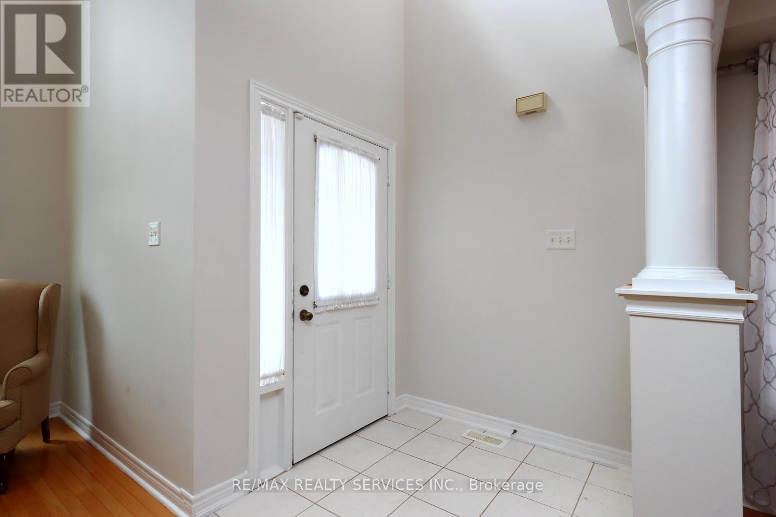 Photo 17 of 28 Hoile Drive, Ajax ON