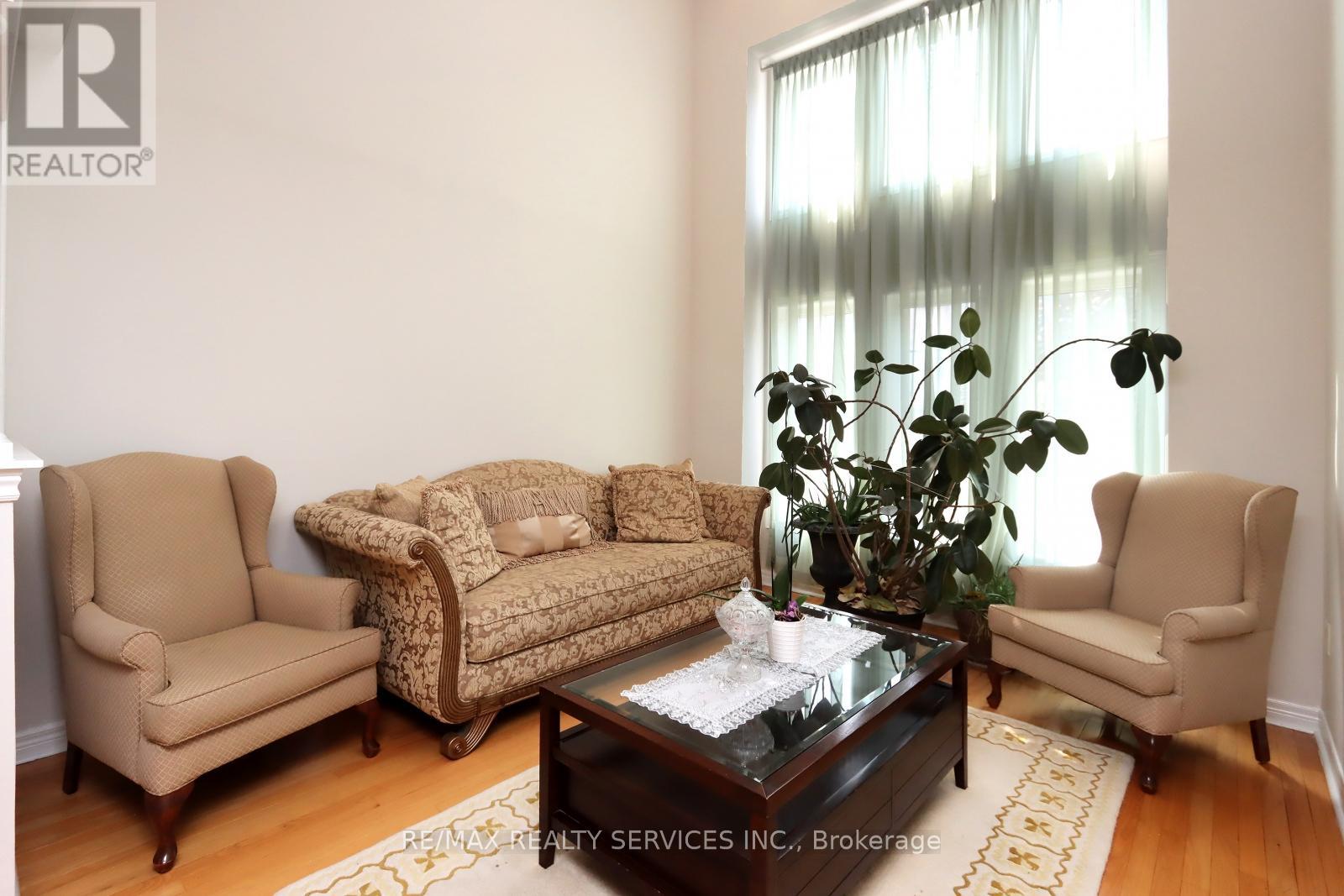 Photo 2 of 28 Hoile Drive, Ajax ON