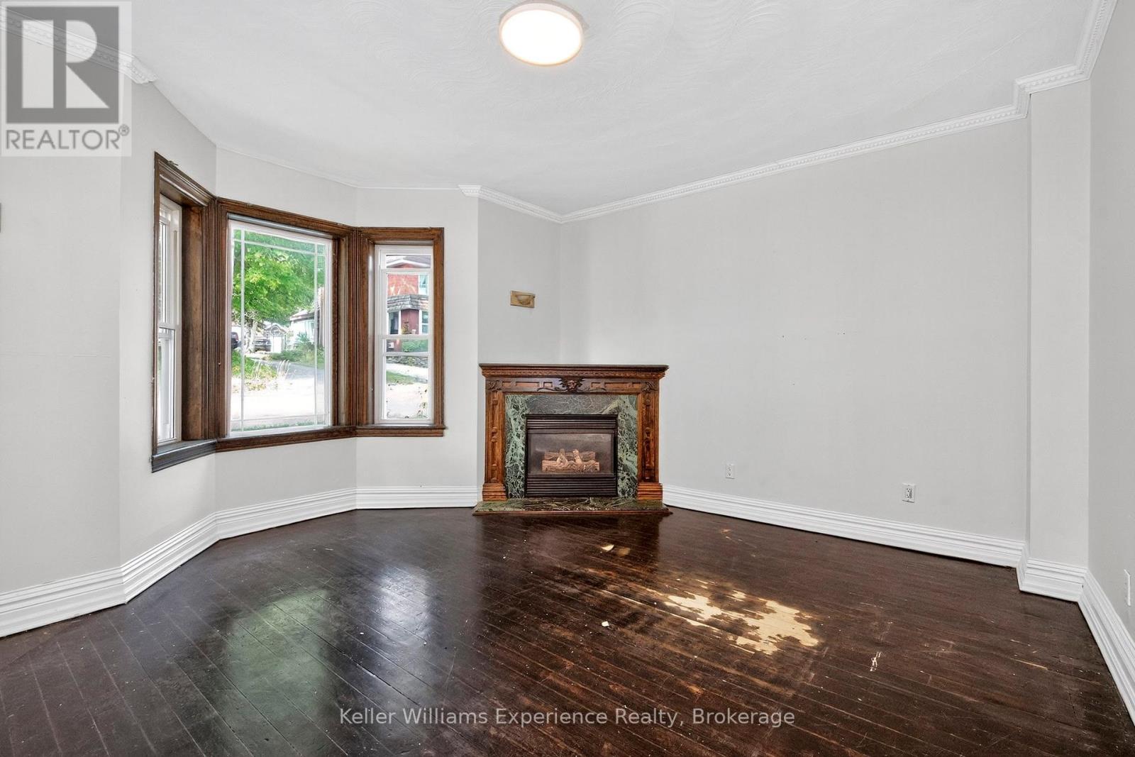 Photo 8 of 361 Third Street, Midland ON