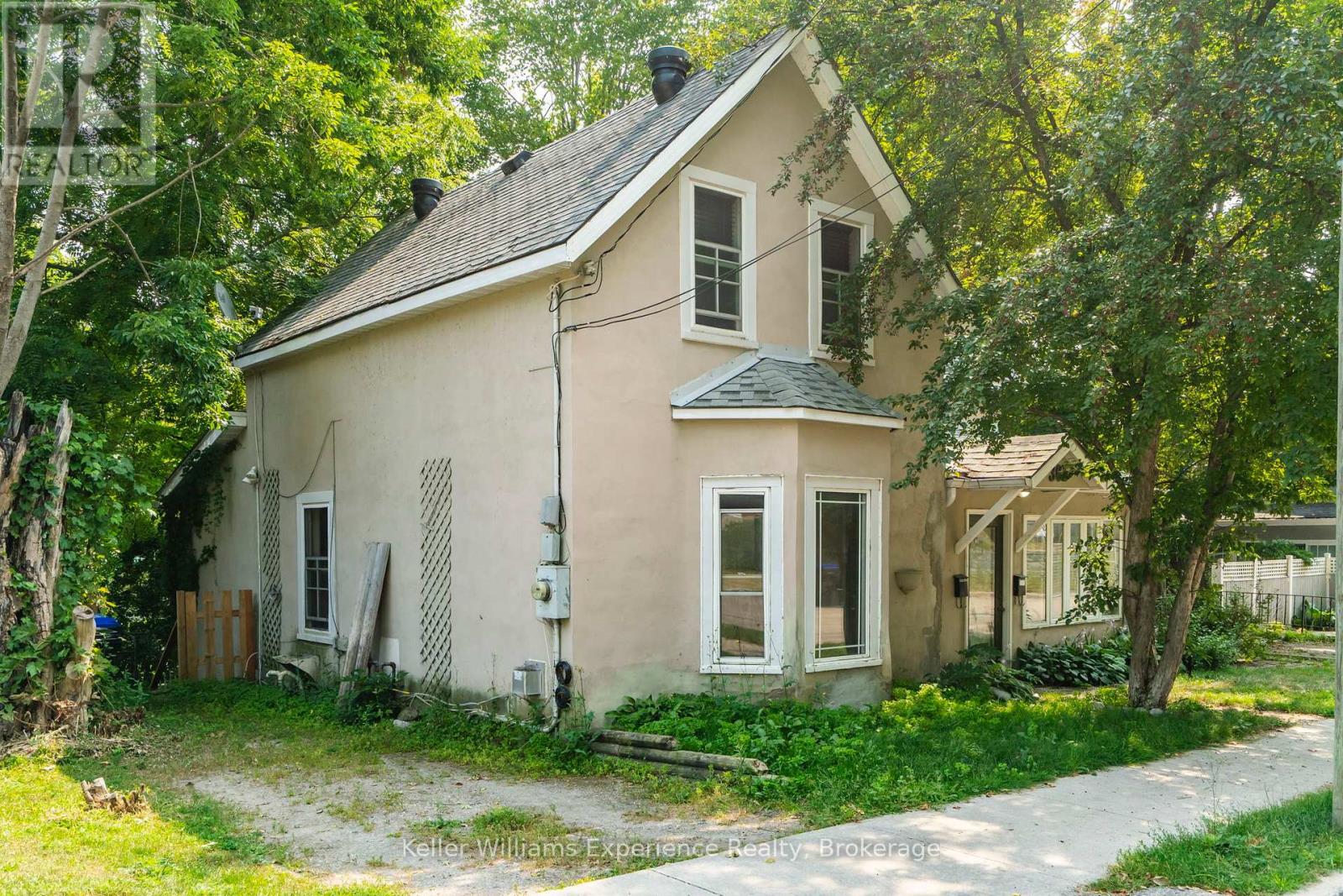 Photo 4 of 361 Third Street, Midland ON