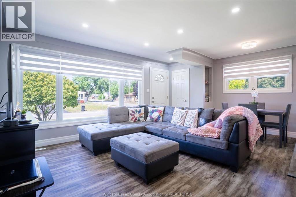 Photo 10 of 1006 Buckingham Road, Windsor ON