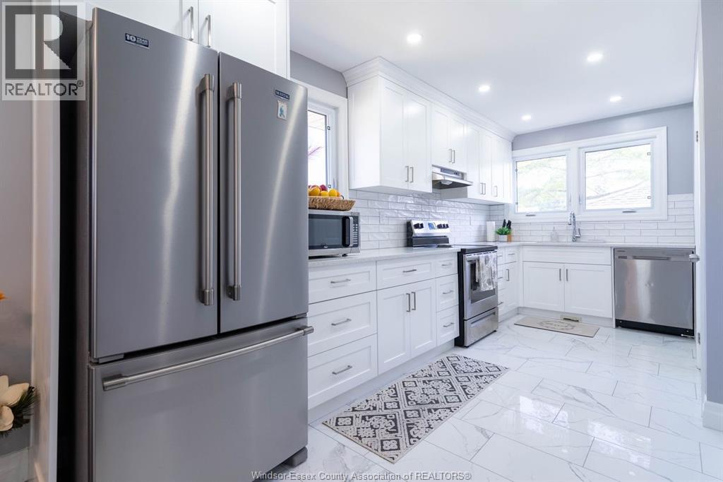 Photo 17 of 1006 Buckingham Road, Windsor ON
