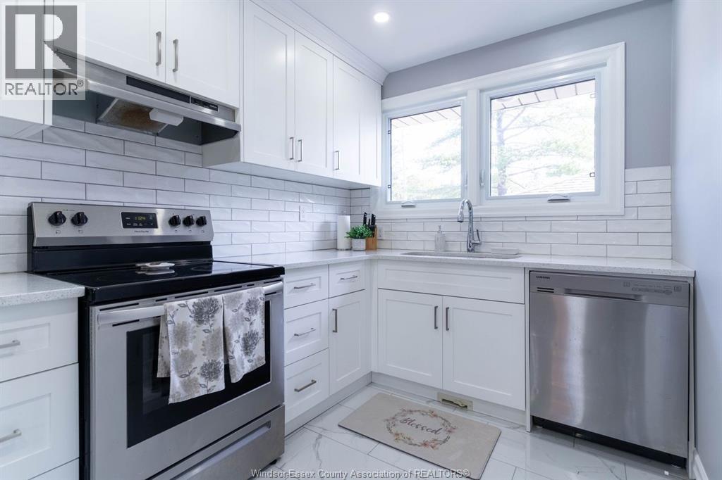 Photo 18 of 1006 Buckingham Road, Windsor ON
