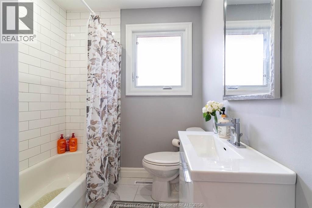 Photo 22 of 1006 Buckingham Road, Windsor ON