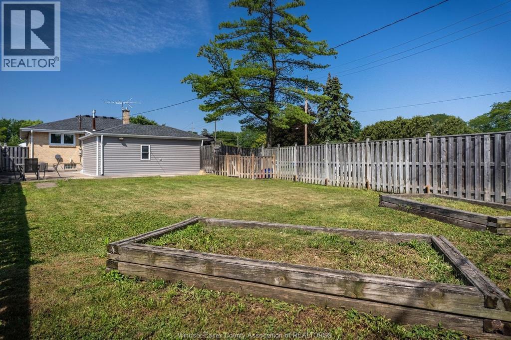 Photo 44 of 1006 Buckingham Road, Windsor ON
