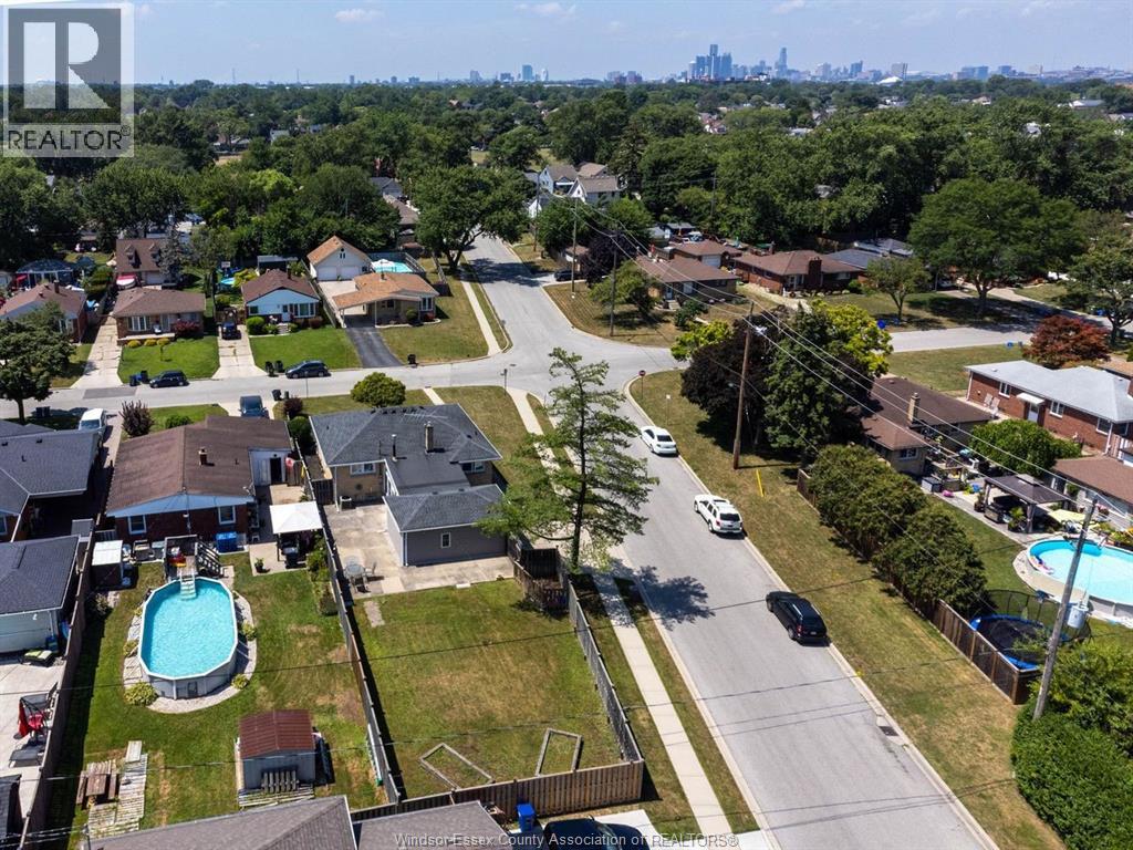 Photo 48 of 1006 Buckingham Road, Windsor ON