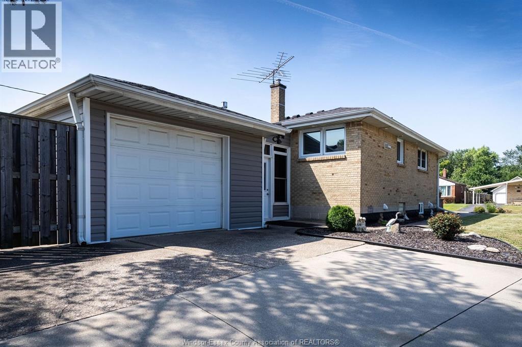 Photo 7 of 1006 Buckingham Road, Windsor ON