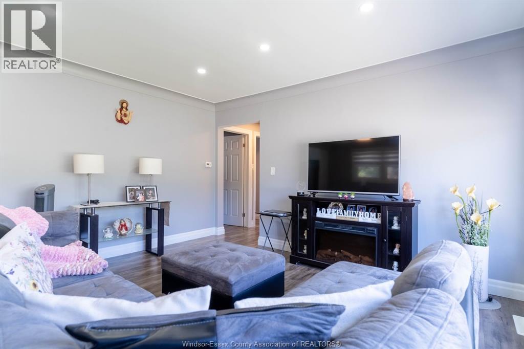 Photo 9 of 1006 Buckingham Road, Windsor ON