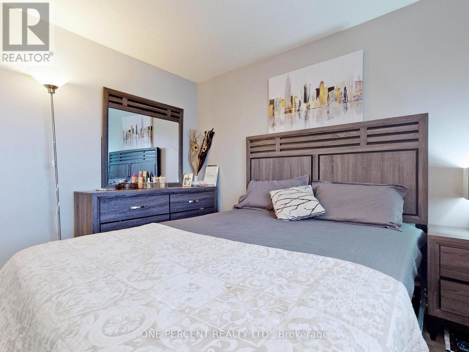 Photo 24 of 56 32 Brandy Lane Way, Newmarket ON