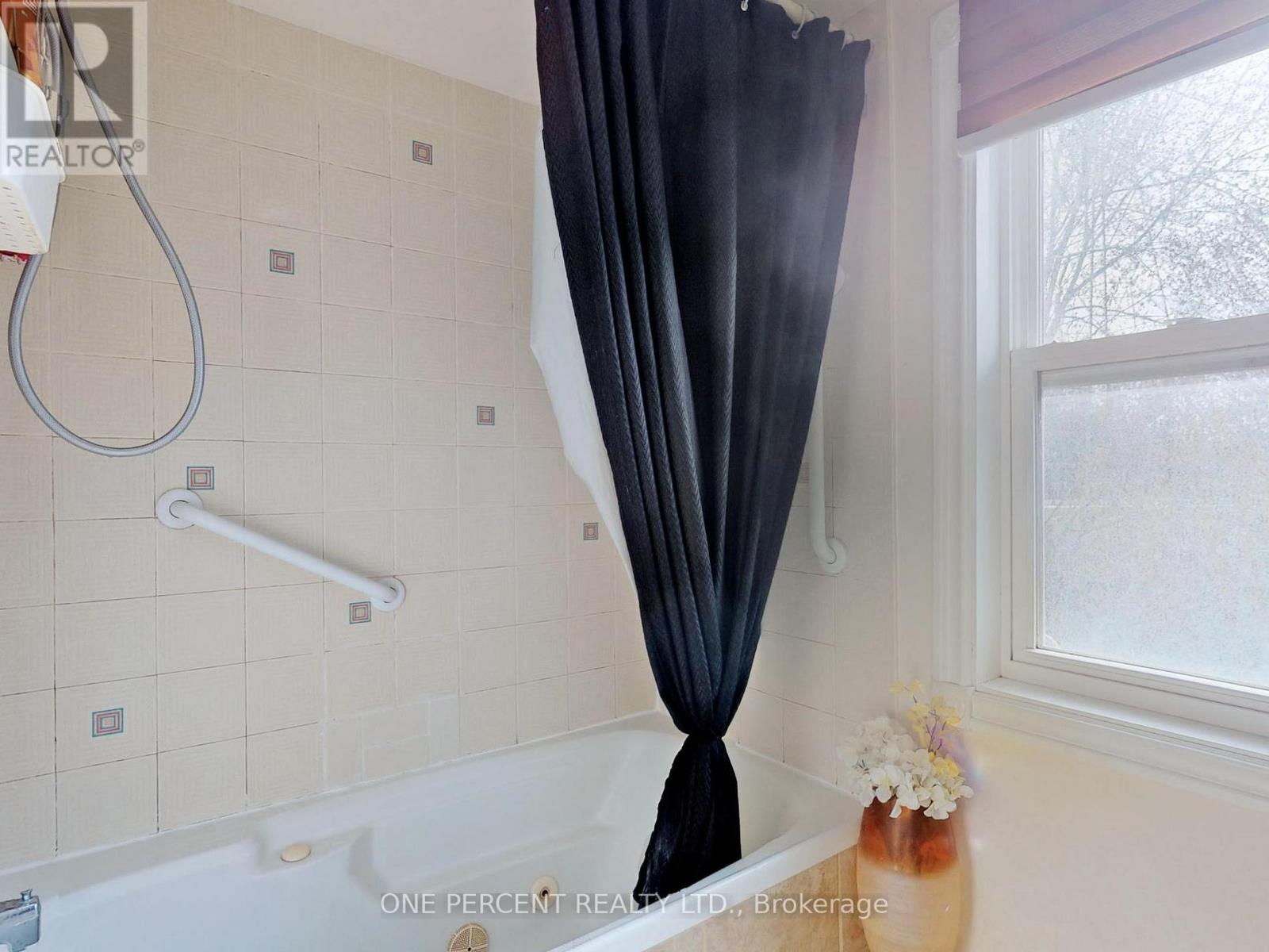 Photo 27 of 56 32 Brandy Lane Way, Newmarket ON