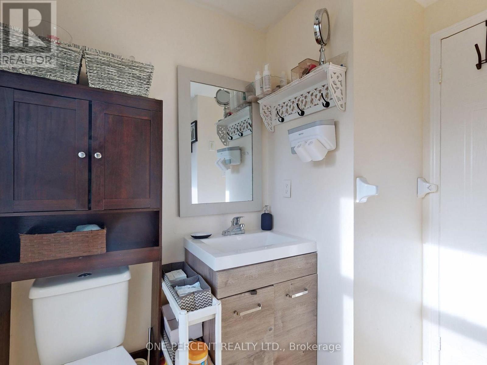 Photo 30 of 56 32 Brandy Lane Way, Newmarket ON