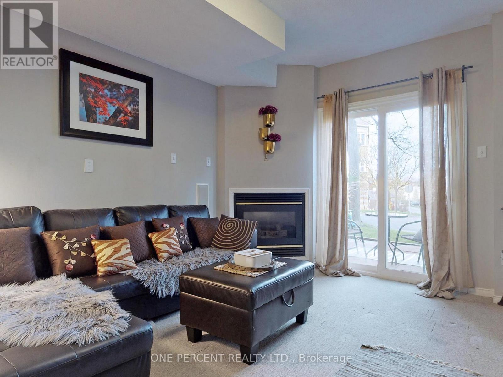 Photo 33 of 56 32 Brandy Lane Way, Newmarket ON