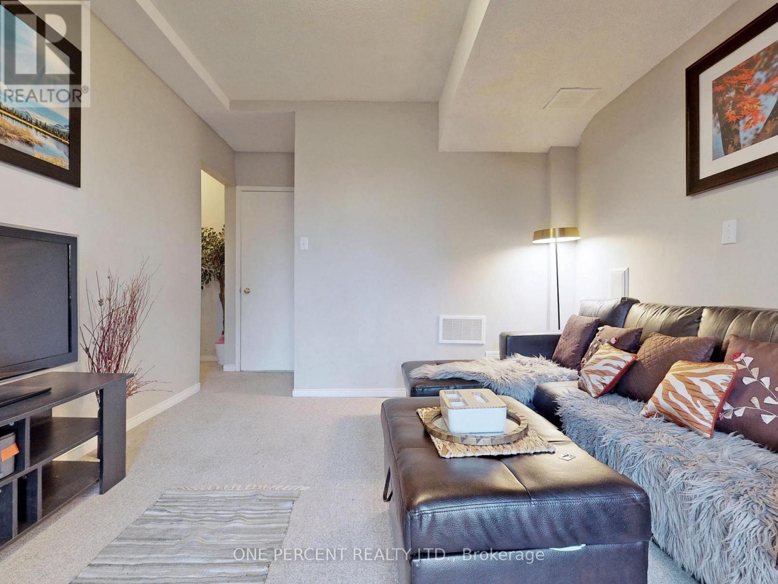 Photo 34 of 56 32 Brandy Lane Way, Newmarket ON