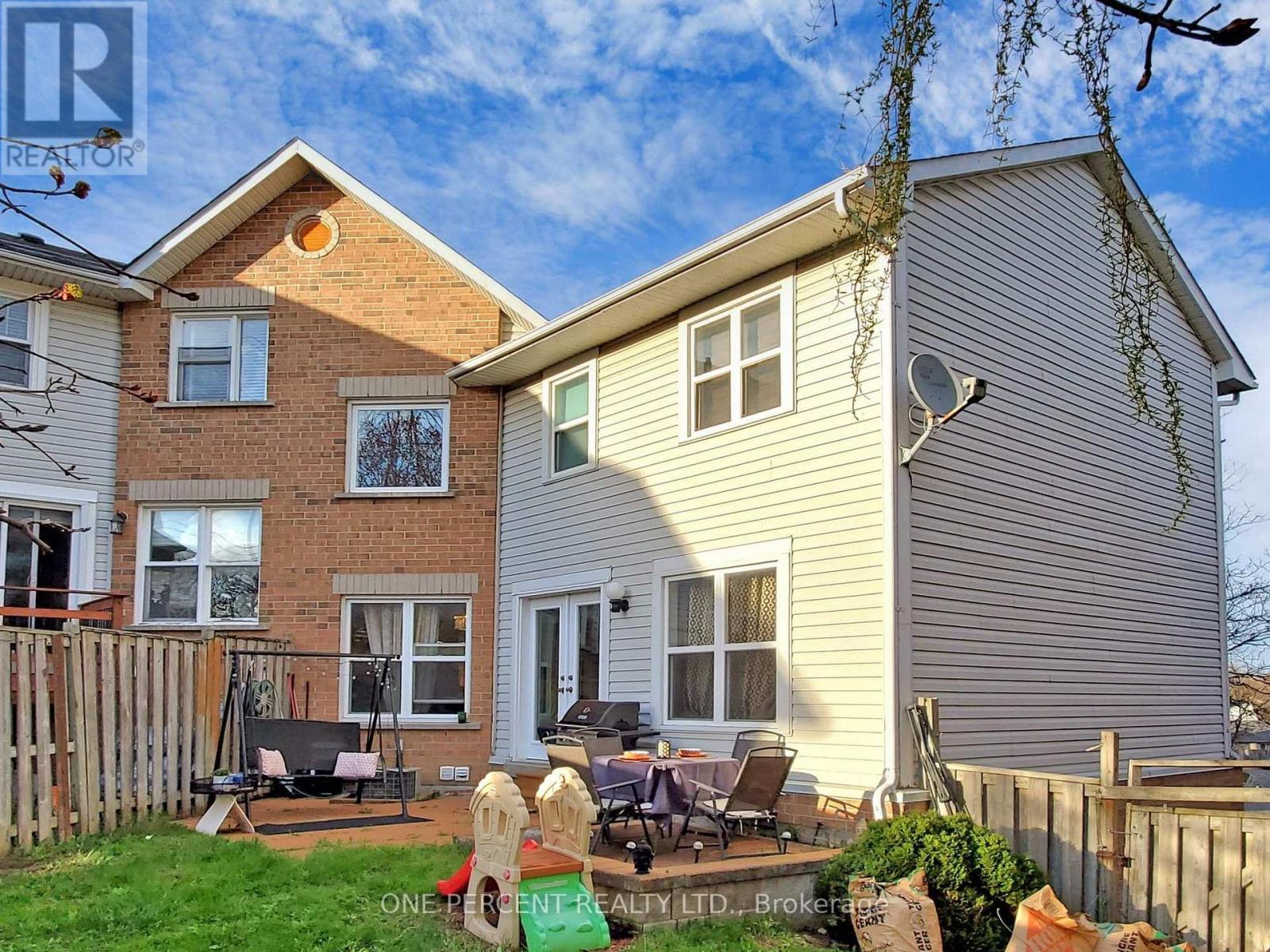 Photo 41 of 56 32 Brandy Lane Way, Newmarket ON