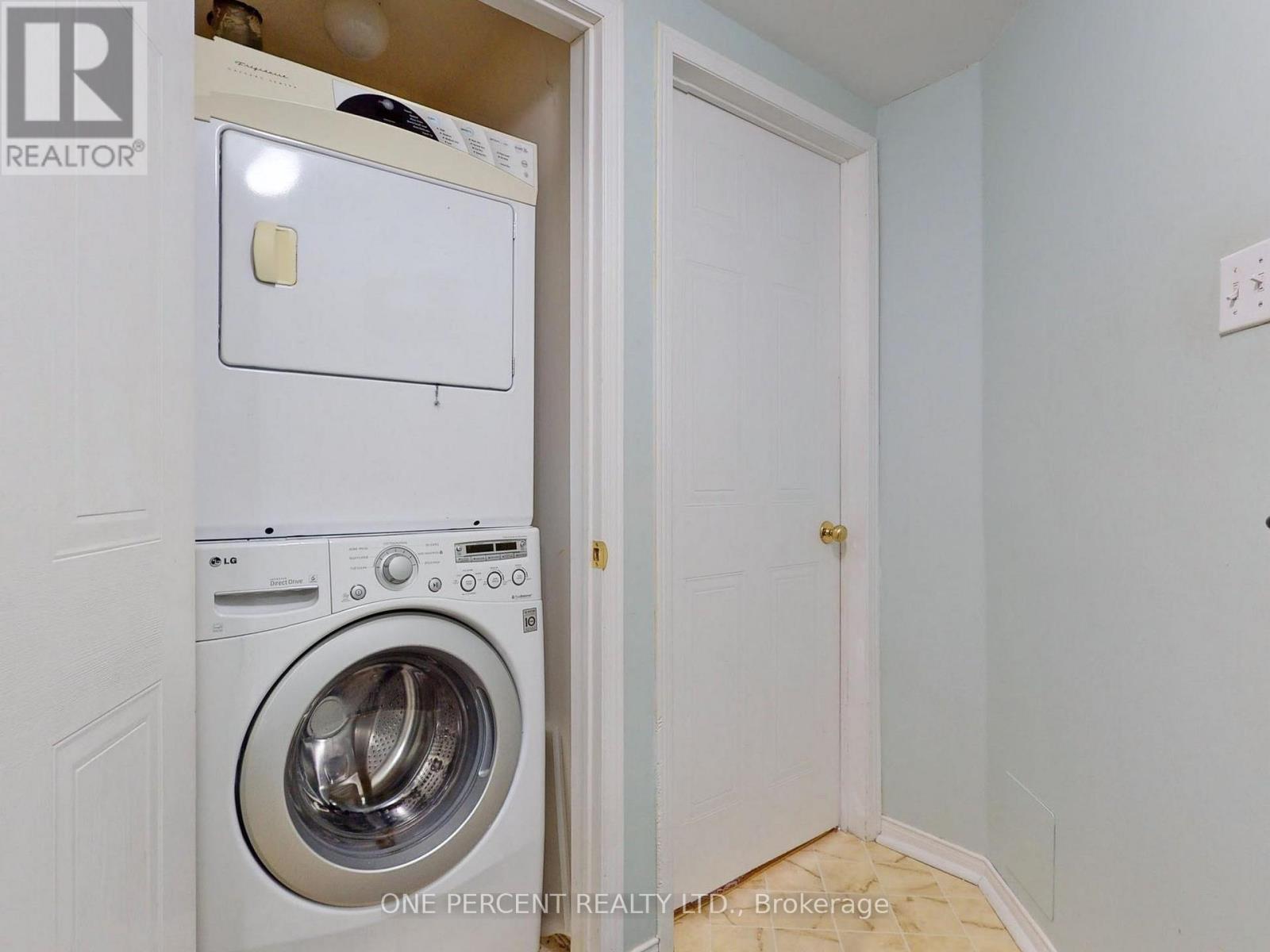 Photo 46 of 56 32 Brandy Lane Way, Newmarket ON