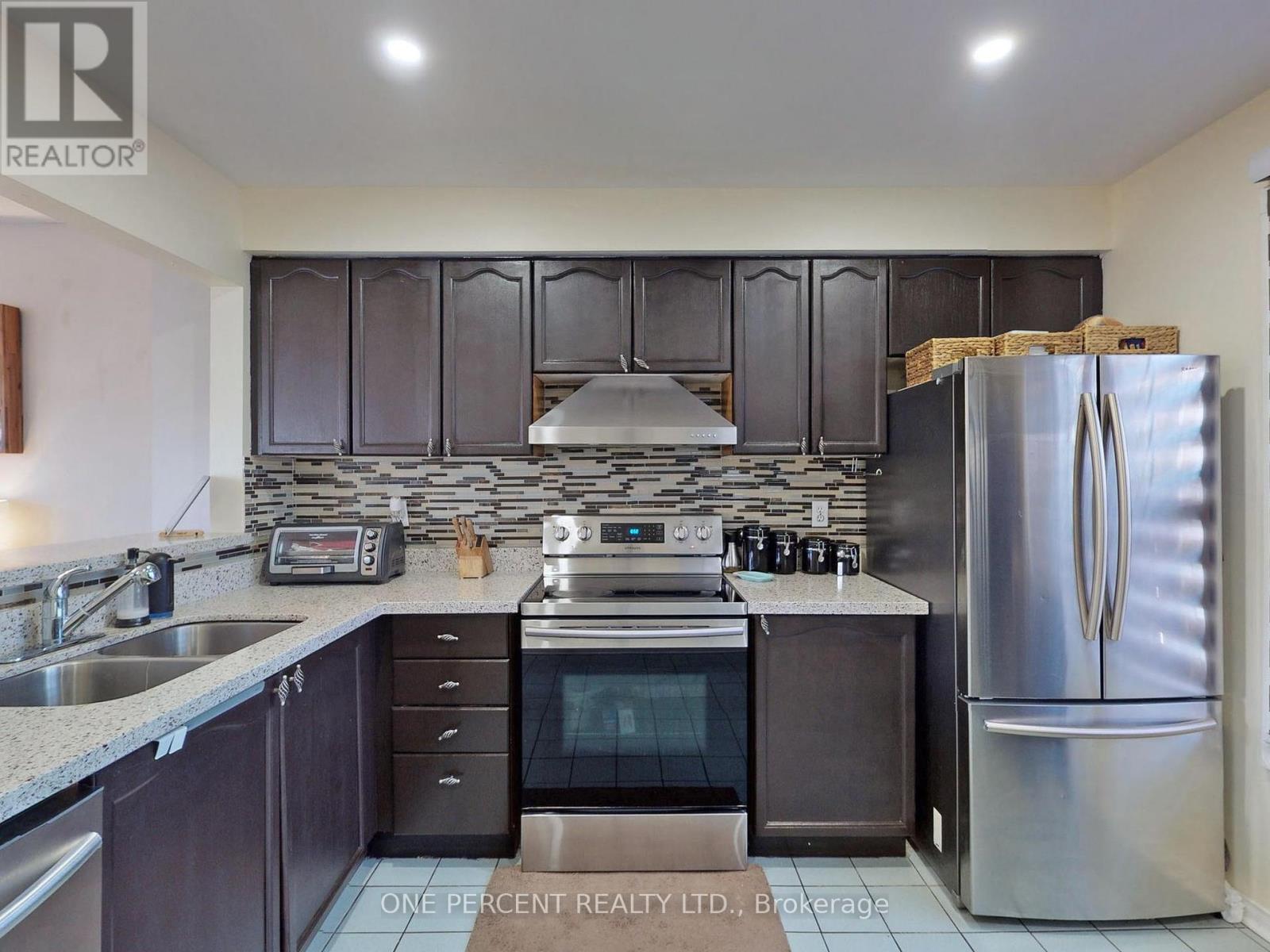Photo 5 of 56 32 Brandy Lane Way, Newmarket ON