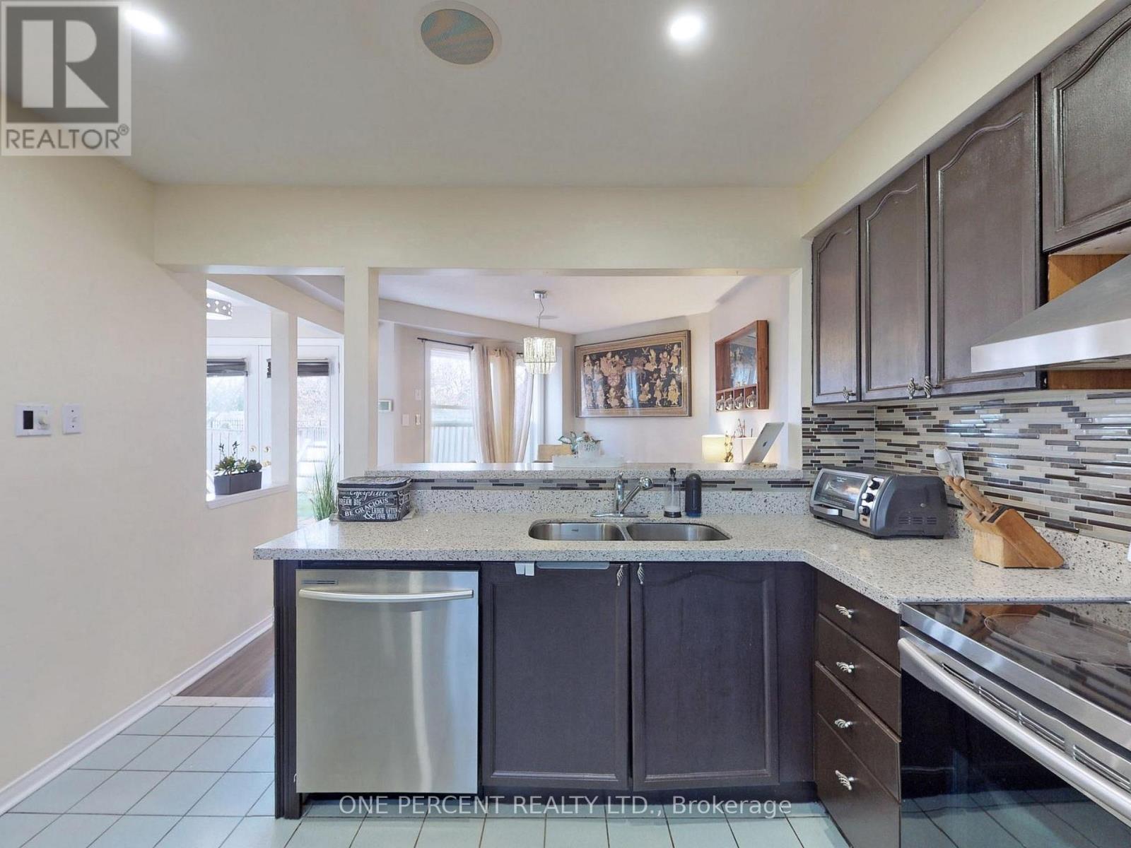 Photo 6 of 56 32 Brandy Lane Way, Newmarket ON