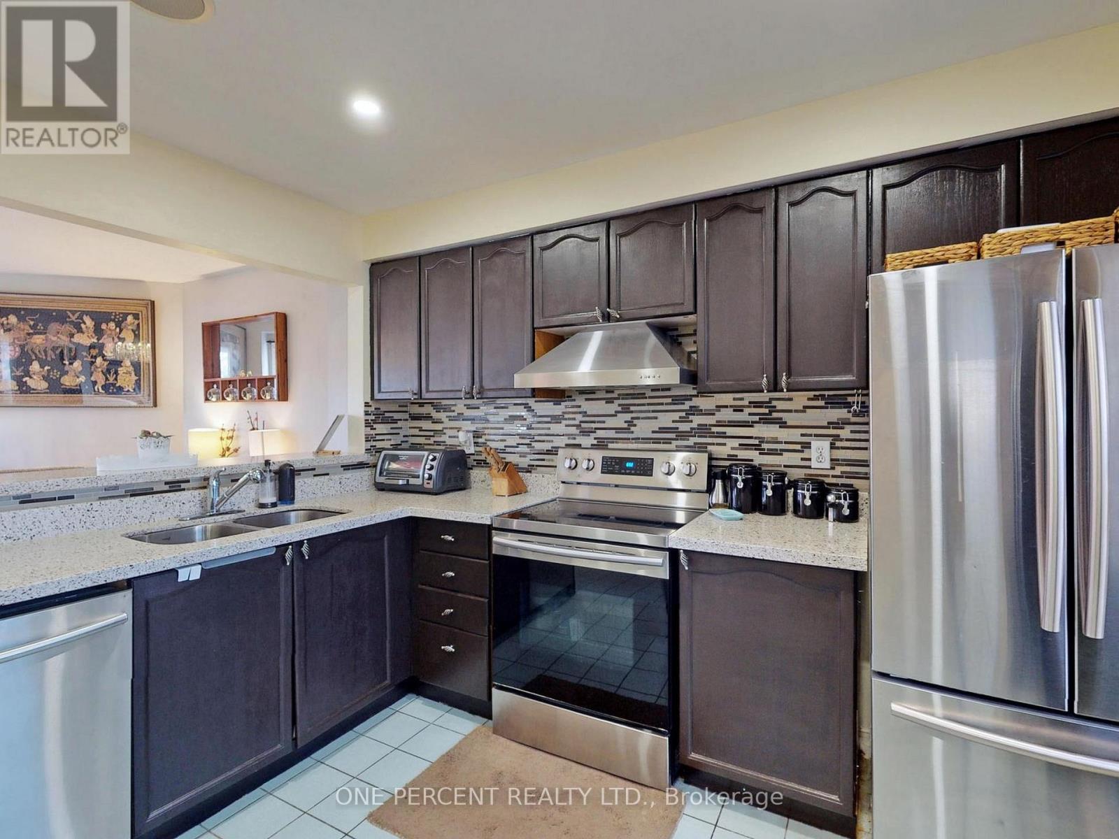 Photo 7 of 56 32 Brandy Lane Way, Newmarket ON