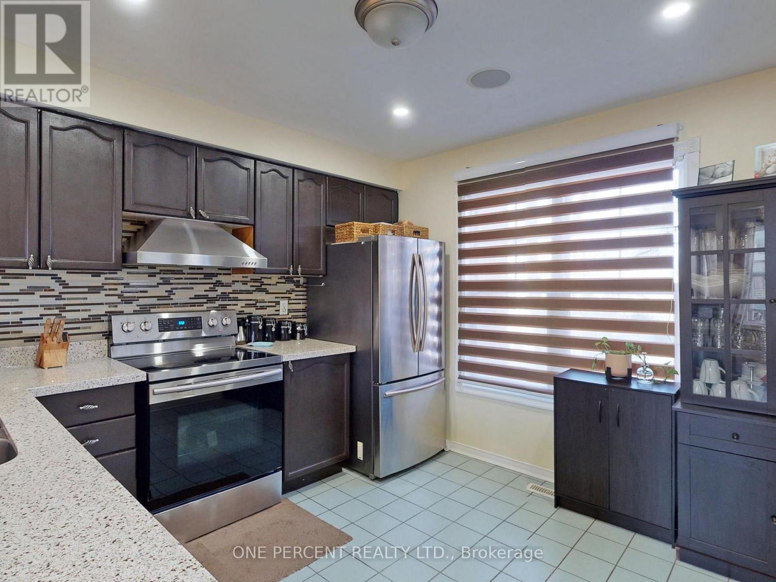 Photo 8 of 56 32 Brandy Lane Way, Newmarket ON
