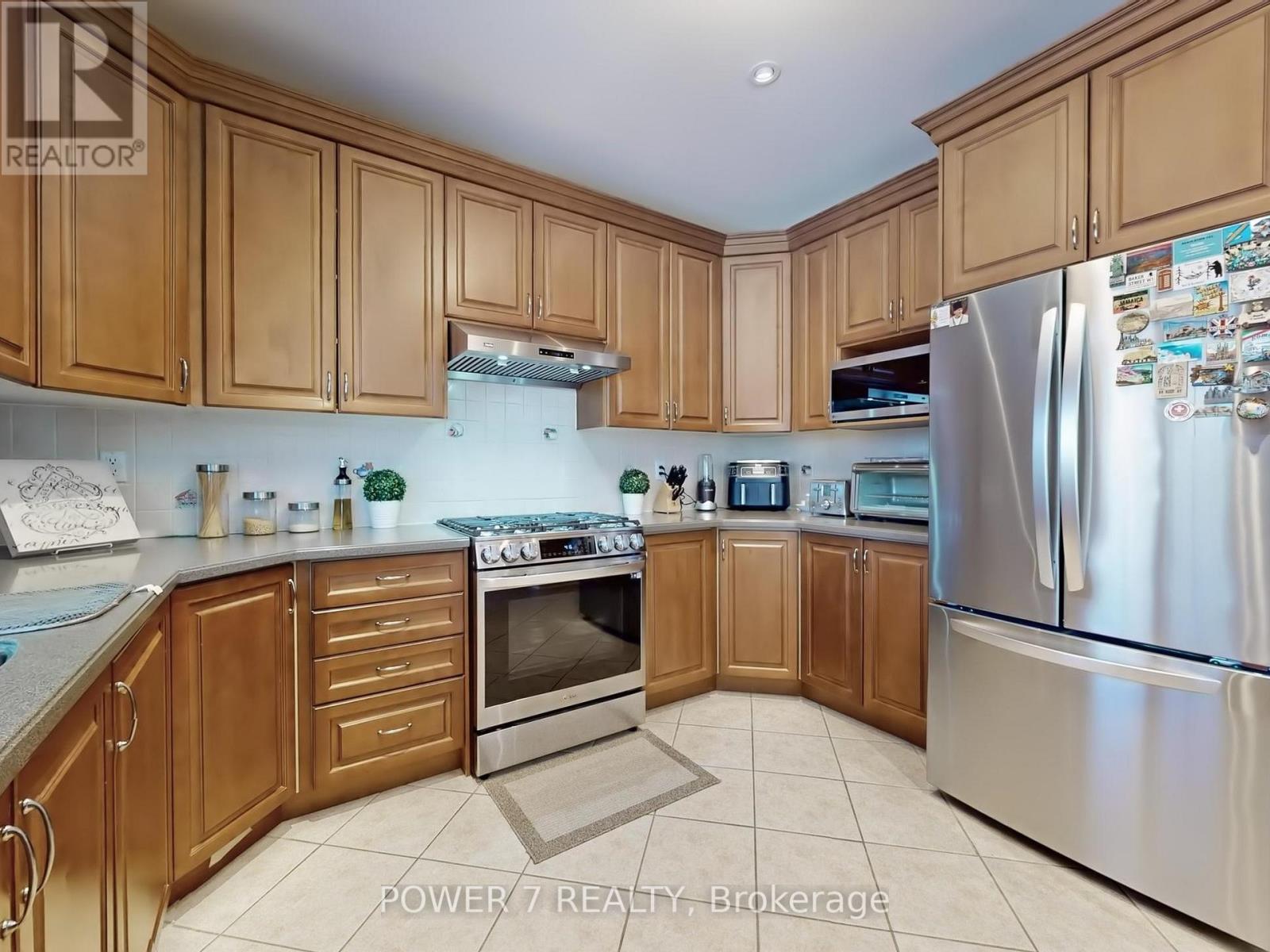 Photo 16 of 123 Macrill Road, Markham ON