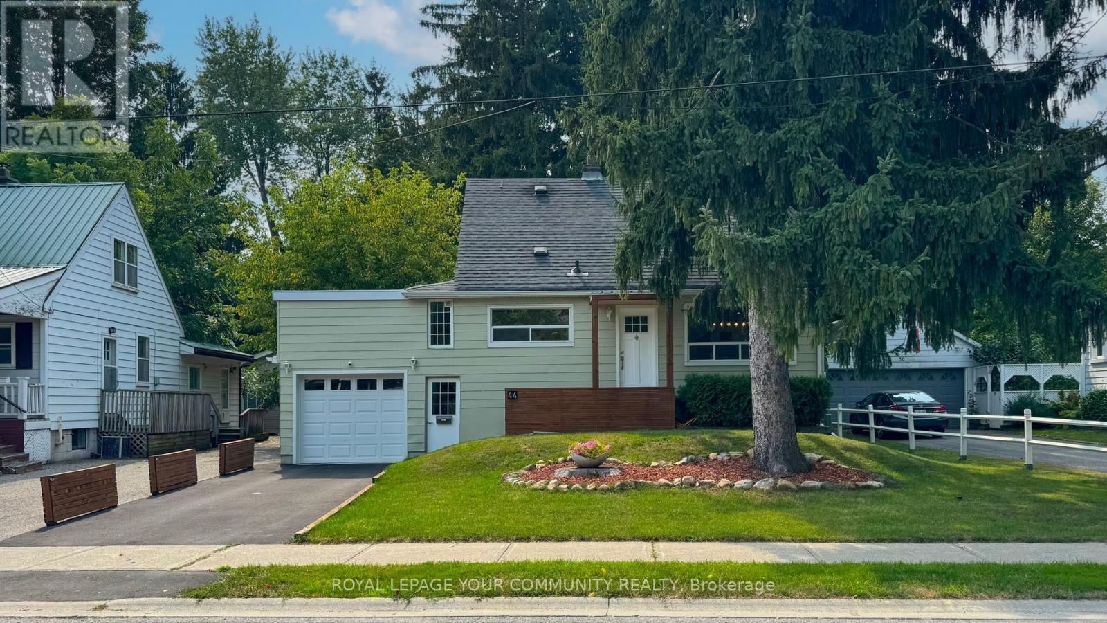 Photo 24 of 44 Reaman Street, Richmond Hill ON