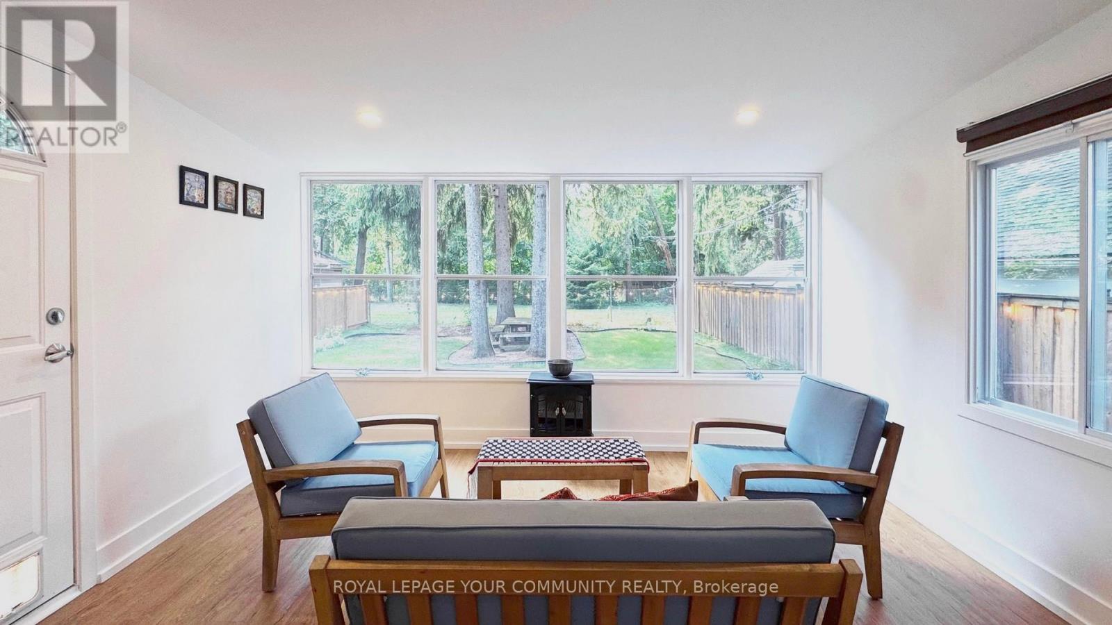 Photo 6 of 44 Reaman Street, Richmond Hill ON