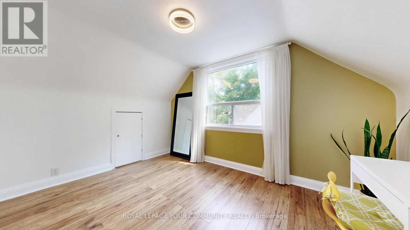 Photo 7 of 44 Reaman Street, Richmond Hill ON