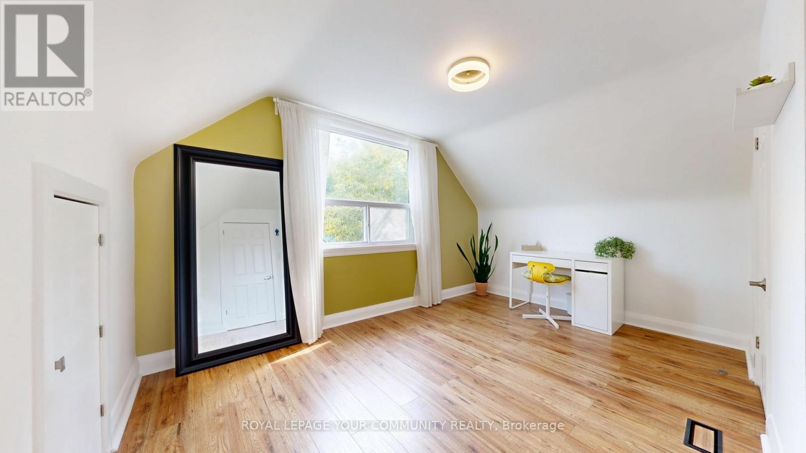 Photo 18 of 44 Reaman Street, Richmond Hill ON