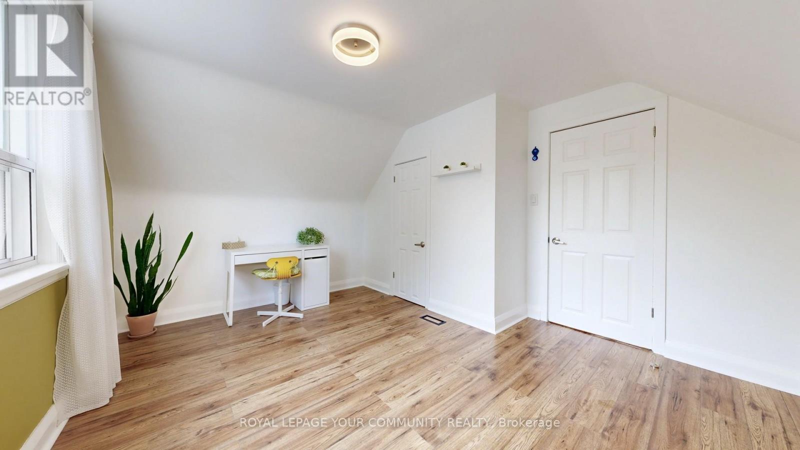 Photo 10 of 44 Reaman Street, Richmond Hill ON