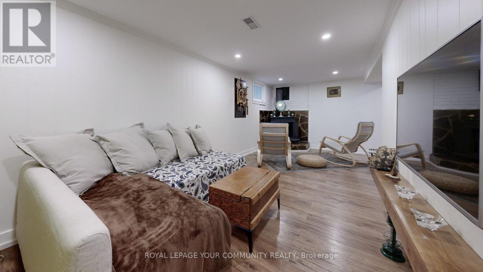 Photo 9 of 44 Reaman Street, Richmond Hill ON