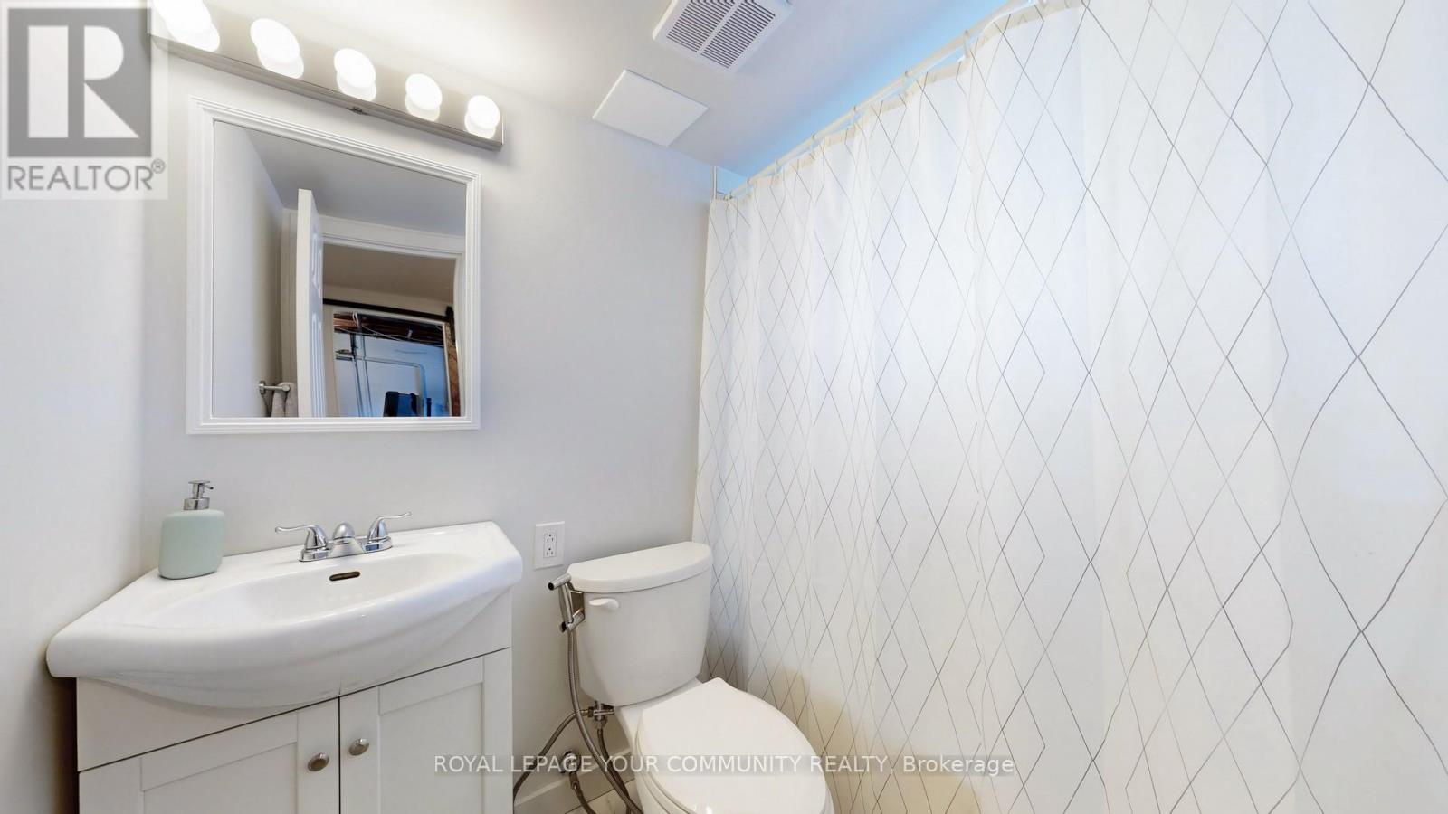 Photo 27 of 44 Reaman Street, Richmond Hill ON