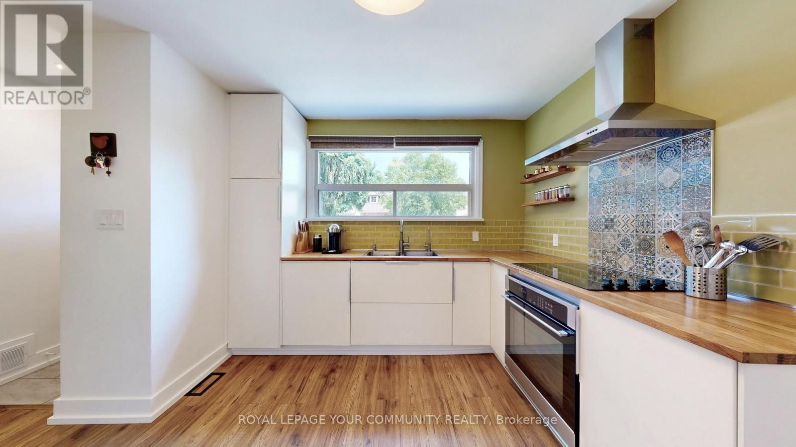 Photo 23 of 44 Reaman Street, Richmond Hill ON