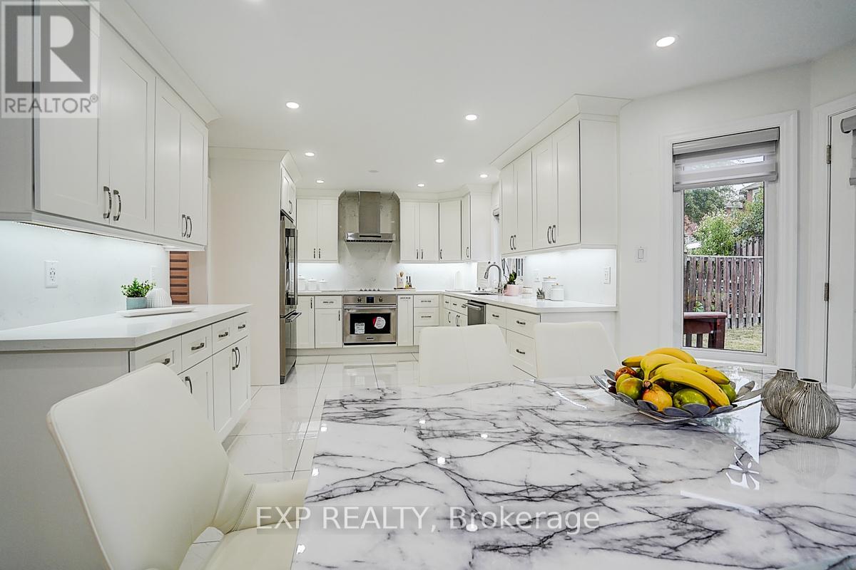 Photo 26 of 14 Prince Drive, Bradford West Gwillimbury ON