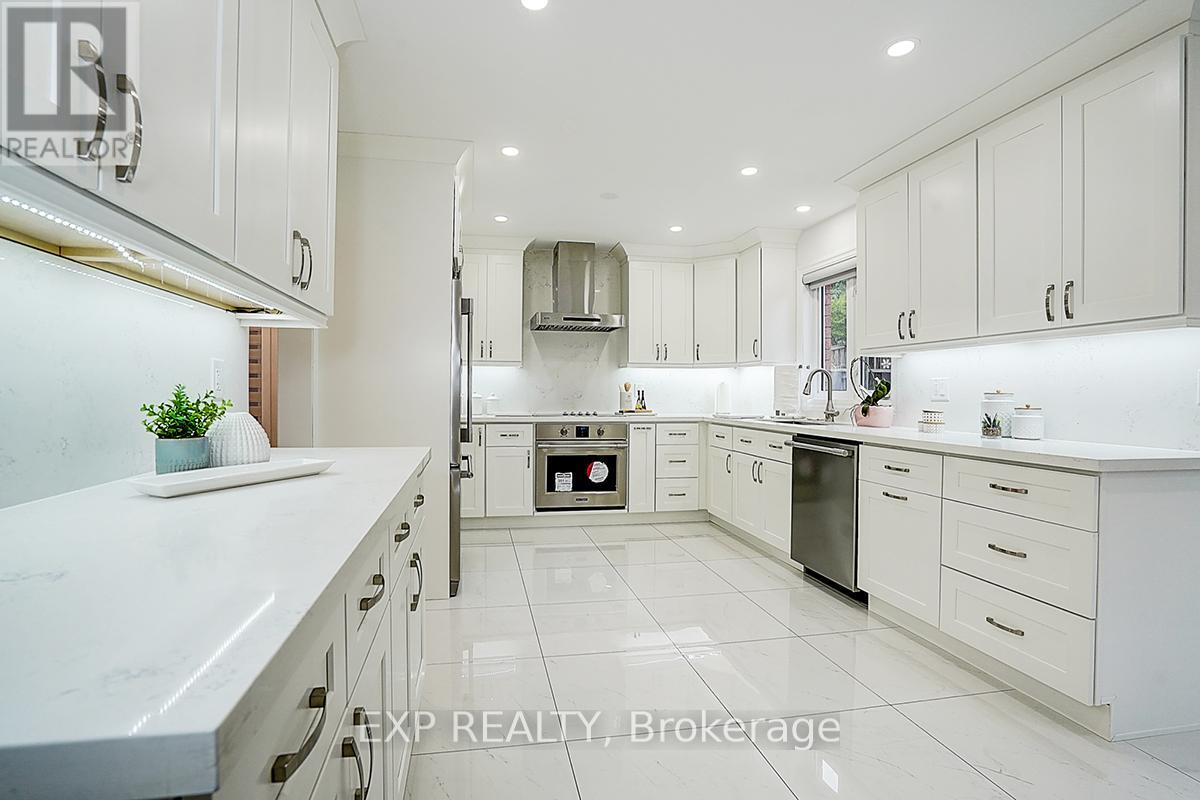 Photo 10 of 14 Prince Drive, Bradford West Gwillimbury ON