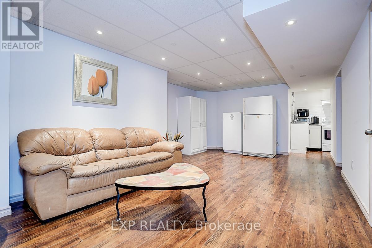Photo 28 of 14 Prince Drive, Bradford West Gwillimbury ON