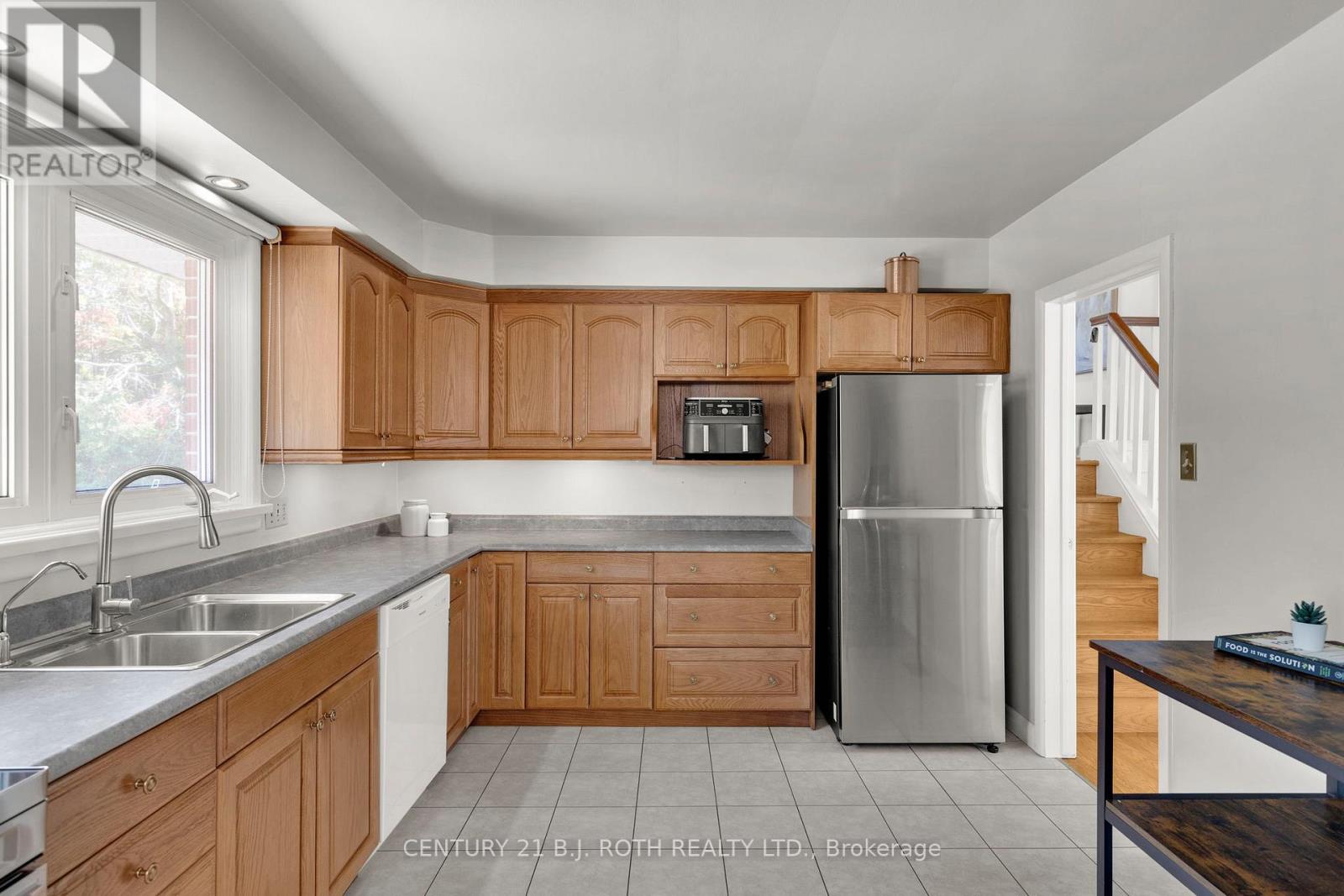 Photo 12 of 410 Codrington Street, Barrie ON