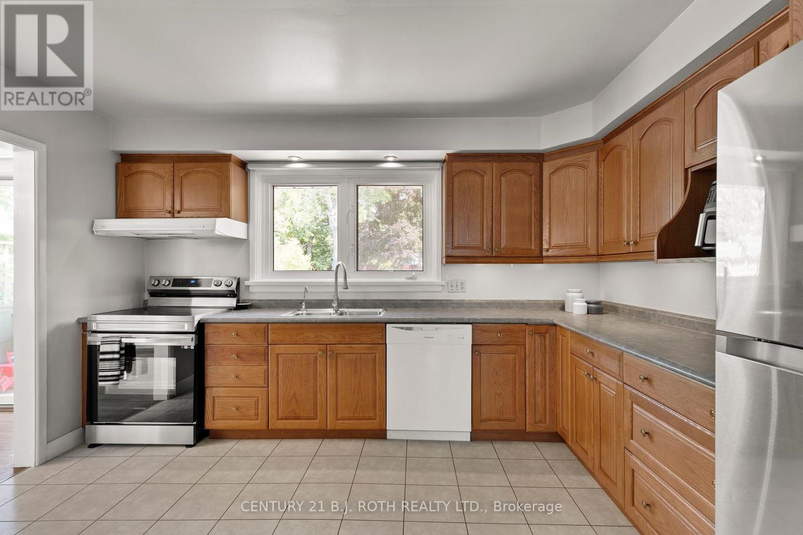 Photo 14 of 410 Codrington Street, Barrie ON