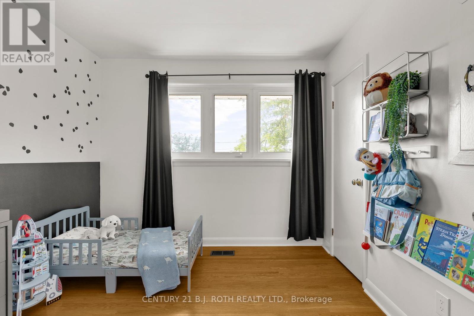 Photo 18 of 410 Codrington Street, Barrie ON