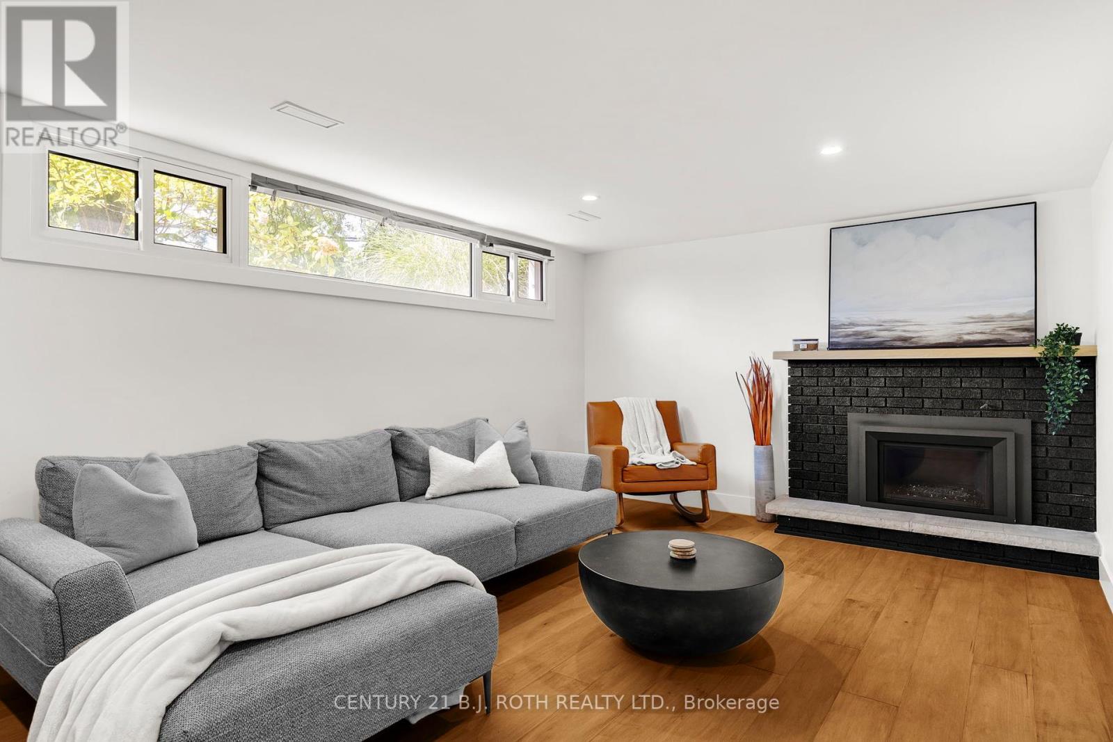Photo 24 of 410 Codrington Street, Barrie ON