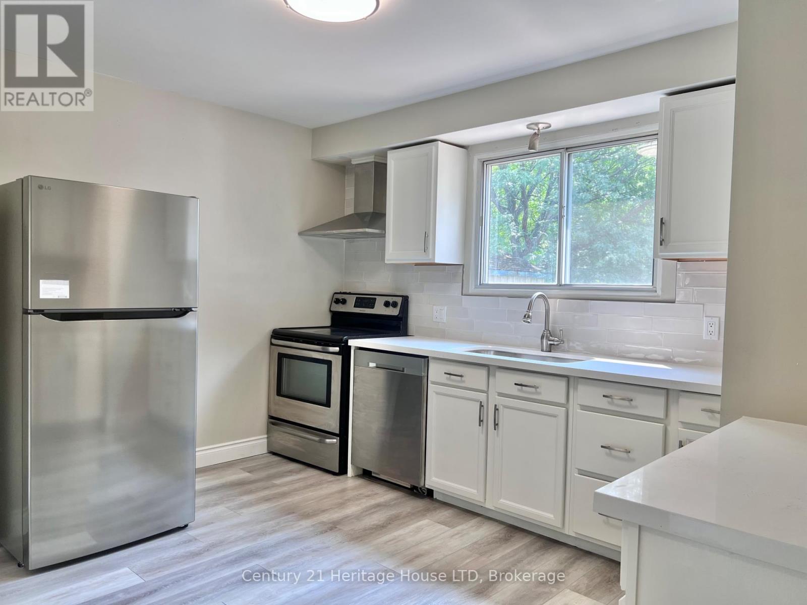 Photo 5 of 78 Silvan Drive, Welland ON