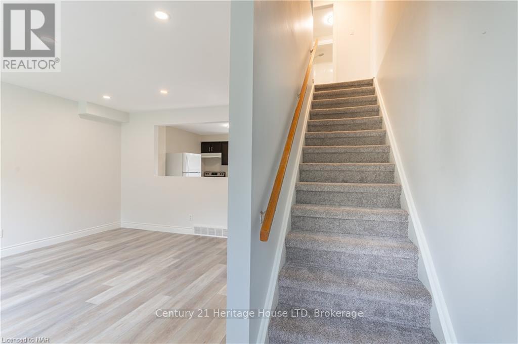 Photo 18 of 78 Silvan Drive, Welland ON