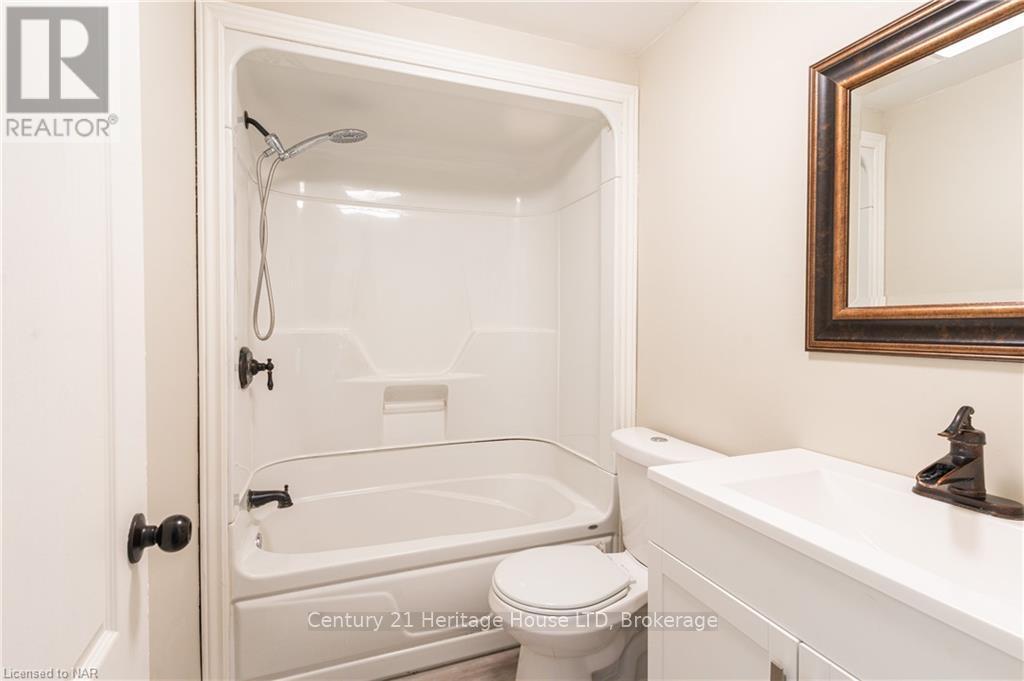 Photo 25 of 78 Silvan Drive, Welland ON