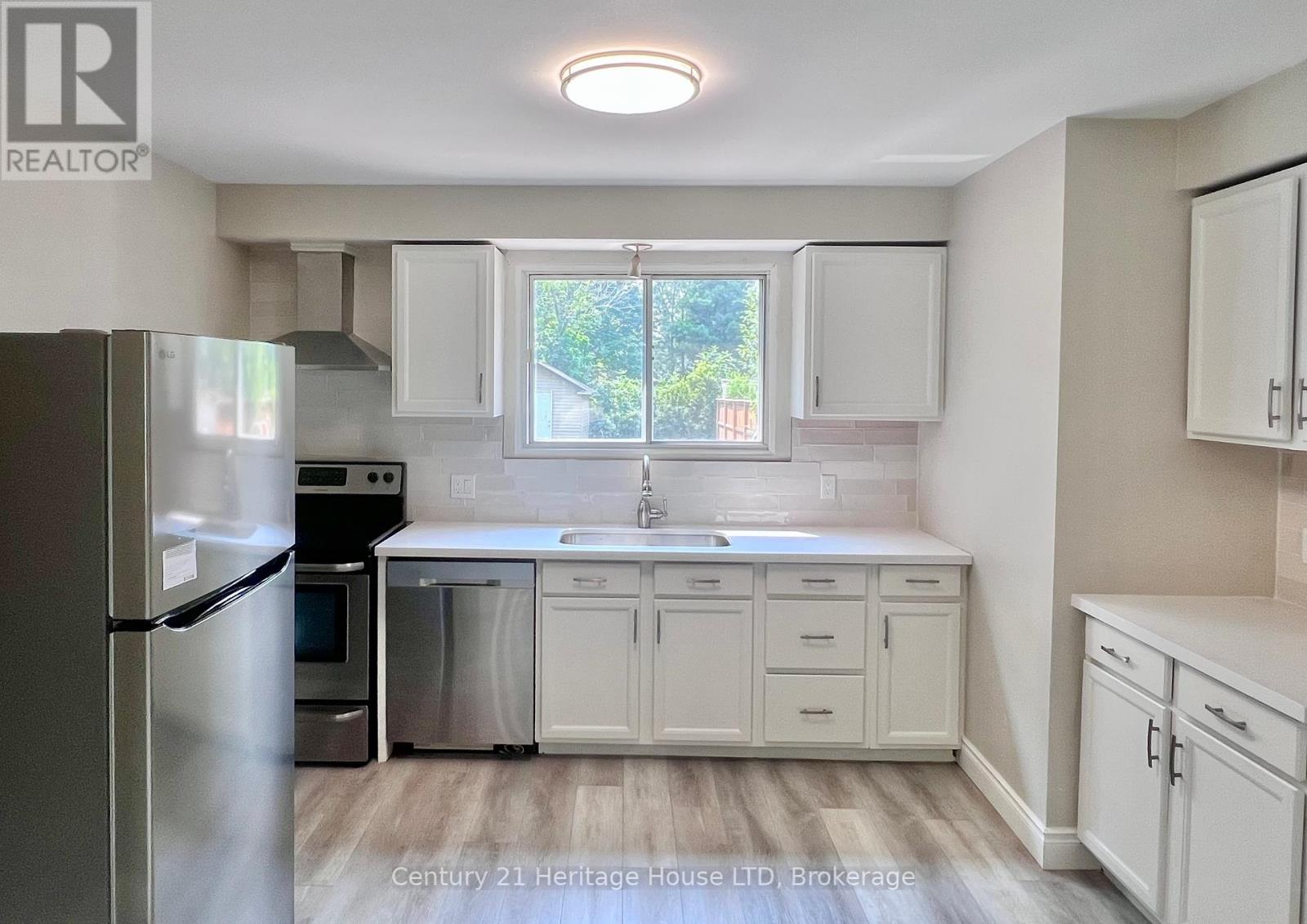 Photo 9 of 78 Silvan Drive, Welland ON