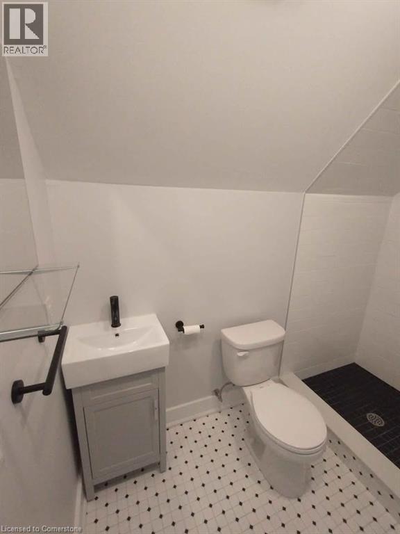 Photo 10 of 102 Grant Avenue, Hamilton ON